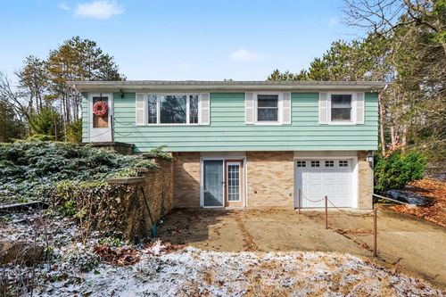 7249 Chandler Dr Ne, Belmont, MI, 49306-8826 | Card Image