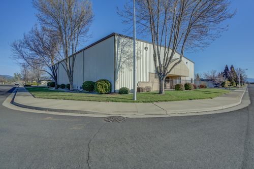 4606 Mountain Lakes Blvd, Redding, CA, 96003-1449 | Card Image