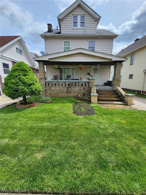 4689 E 85th St, Garfield Heights, OH, 44125-1325 | Card Image