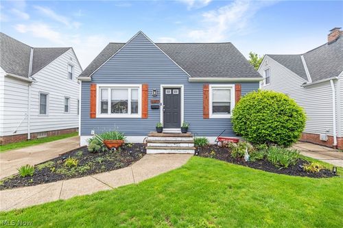 6711 Farnsworth Dr, Parma, OH, 44129-4512 | Card Image