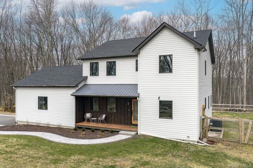 572 Greenville Tpke, Middletown, NY, 10940-7185 | Card Image