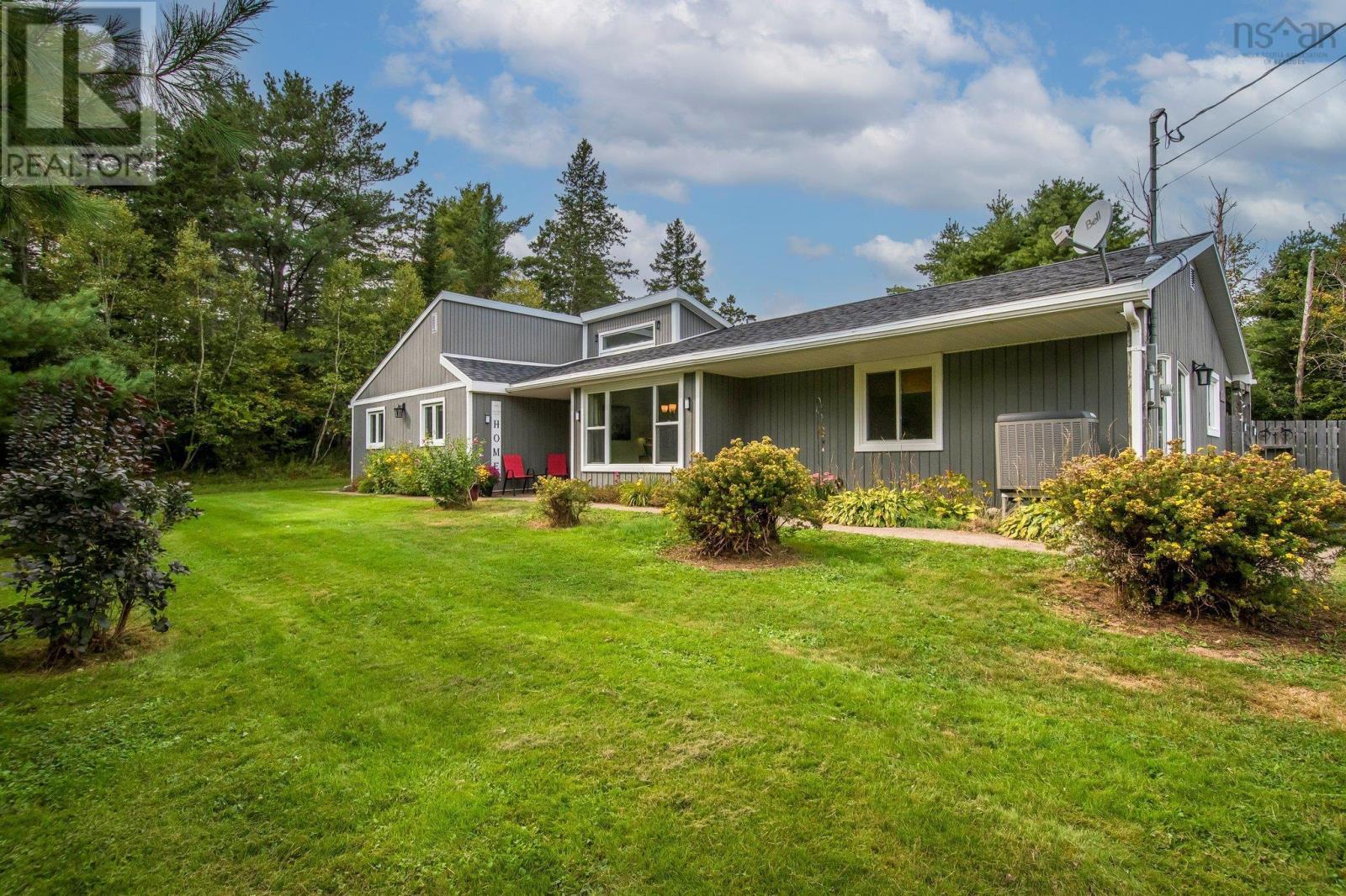 16 Douglas Ave, For Sale in Ellershouse Zoocasa