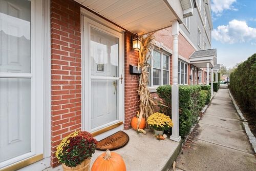 4-42-32 Park St, Attleboro, MA, 02703-2338 | Card Image