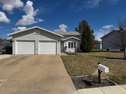758 Shinagle Dr, Dickinson, ND, 58601-6363 | Card Image