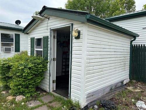 8610 Peck Rd, Marlette, MI, 48453-9130 | Card Image