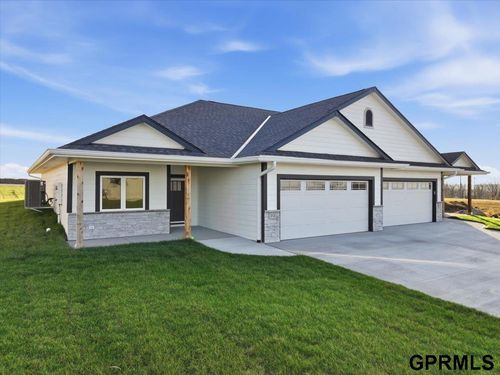 212 St Andrews Loop, Malvern, IA, 51551-5501 | Card Image