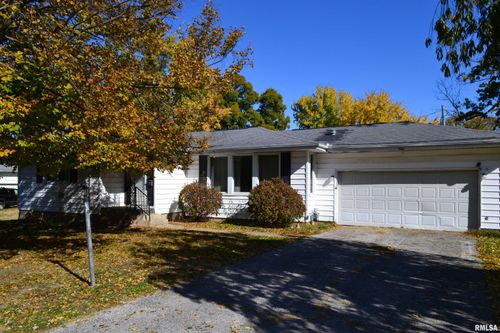 1492 Passavant Dr, Jacksonville, IL, 62650-1129 | Card Image