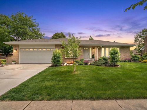 8129 Middlebury Ave, Woodridge, IL, 60517-7723 | Card Image