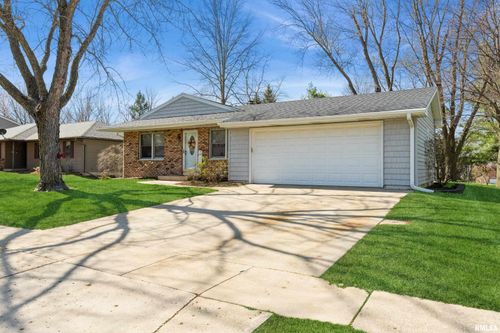 923 Brookview Dr, De Witt, IA, 52742-9292 | Card Image