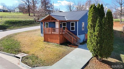 720 Kennett St, De Soto, MO, 63020-2425 | Card Image