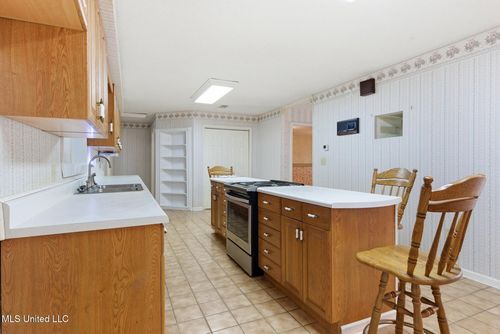 13600 Reservoir Dr, Moss Point, MS, 39562-8749 | Card Image