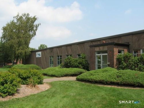 31 Pecks Ln, Newtown, CT, 06470-5312 | Card Image