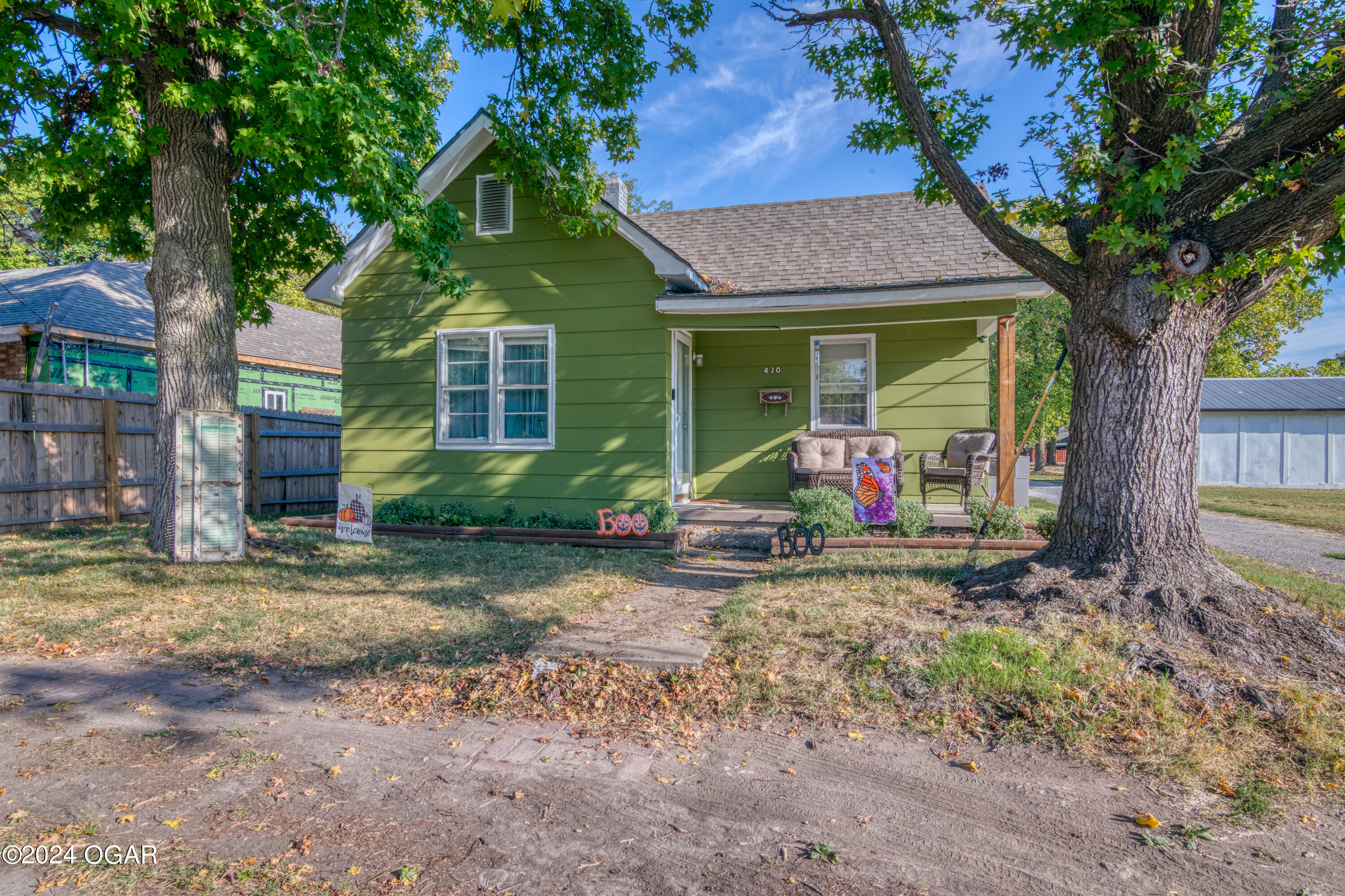 Adams St, Neosho, MO 64850