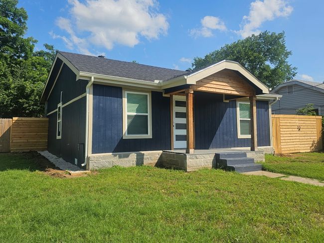 Bungalow with a shingled roof | Image 9