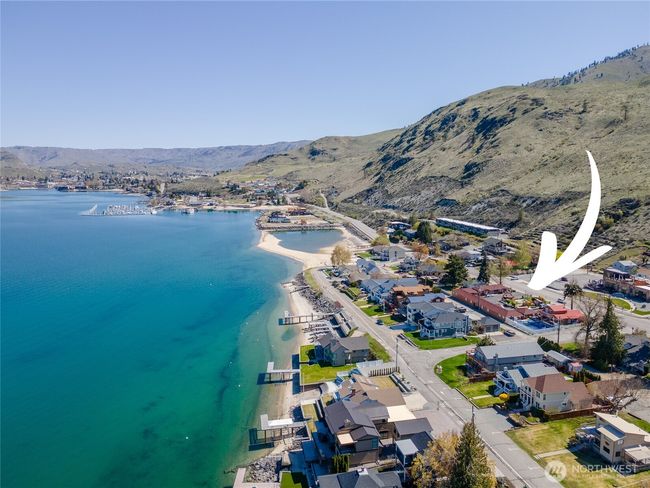 Surrounded by the mountains and Lake Chelan Butte | Image 10