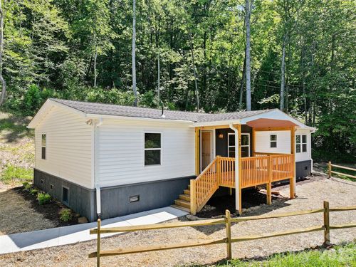 26 Lancelot Loop, Canton, NC, 28716-5112 | Card Image