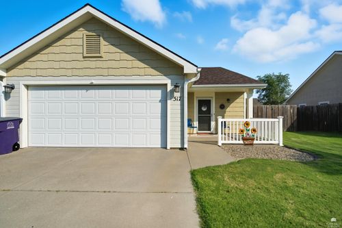 517 Brookmont Dr, Manhattan, KS, 66502-7177 | Card Image
