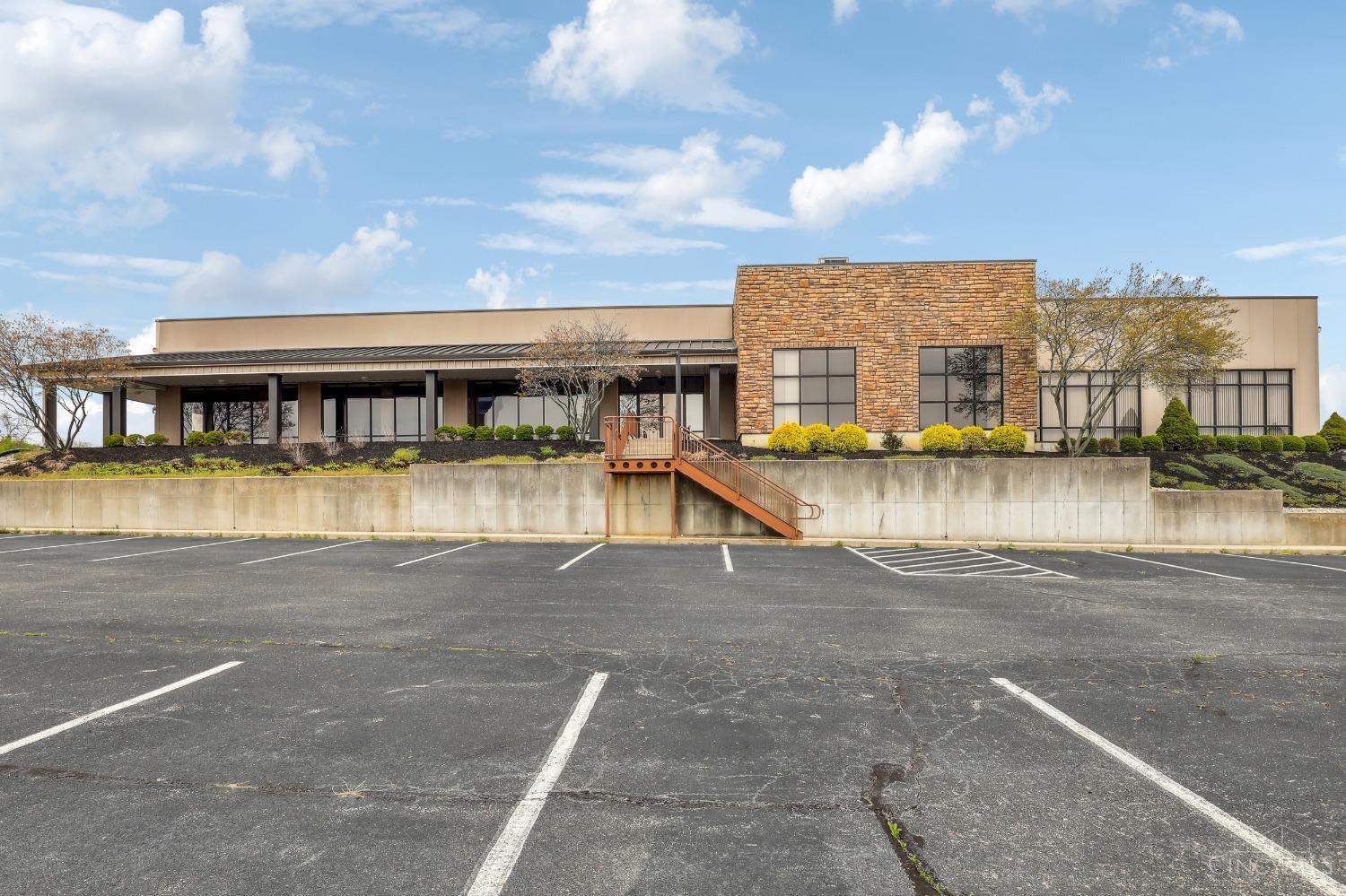 60 Overbrook Dr, Monroe, OH
