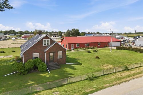 121 E Walcott Road, Walcott, IA, 52773 | Card Image