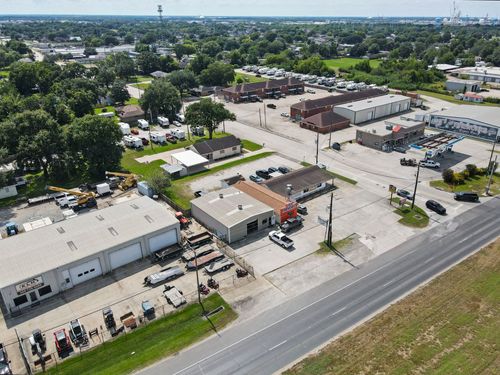 2495 N Twin City Hwy, Nederland, TX, 77627-3582 | Card Image