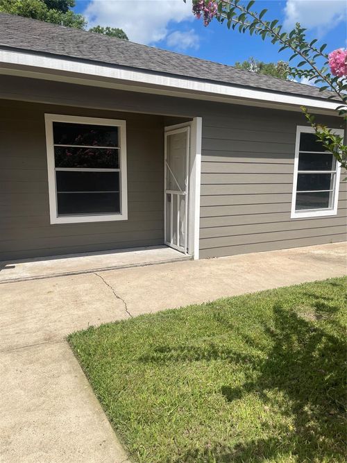 a-2629 N Camp Cir, La Marque, TX, 77568-3766 | Card Image