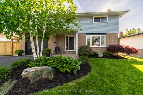 8599 Furlong Ave, Niagara Falls, ON, L2G6W9 | Card Image