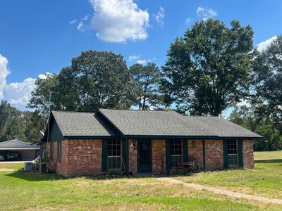 100 Vickie Lane, House other with 3 bedrooms, 2 bathrooms and null parking in Shepherd TX | Image 2