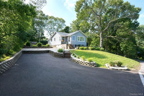 69 Hill Dr, Riverhead, NY, 11901-1046 | Card Image