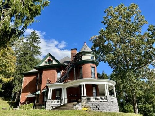 98 Edgwood Street Bldg. E, Wheeling, WV, 26003 | Card Image