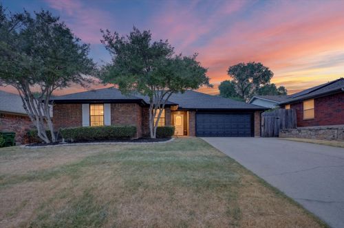 8233 Willis Ln, Watauga, TX, 76148-1115 | Card Image
