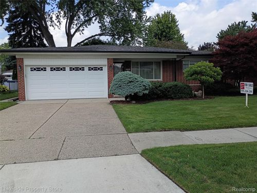 32621 Whitley Cir, Warren, MI, 48088-6949 | Card Image