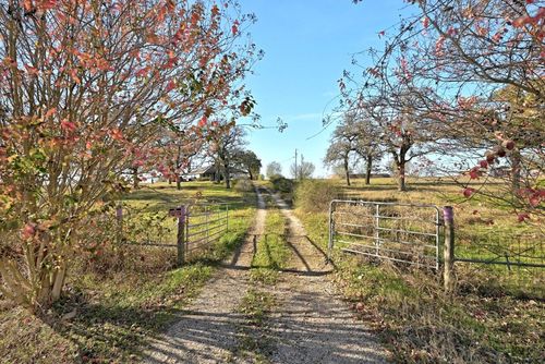 162 Fm 672, Dale, TX, 78616-2757 | Card Image