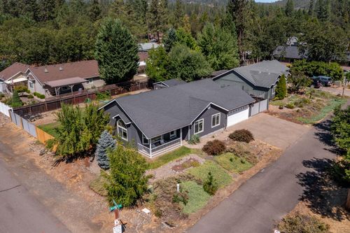 585 Alpine St, Shady Cove, OR, 97539-9839 | Card Image