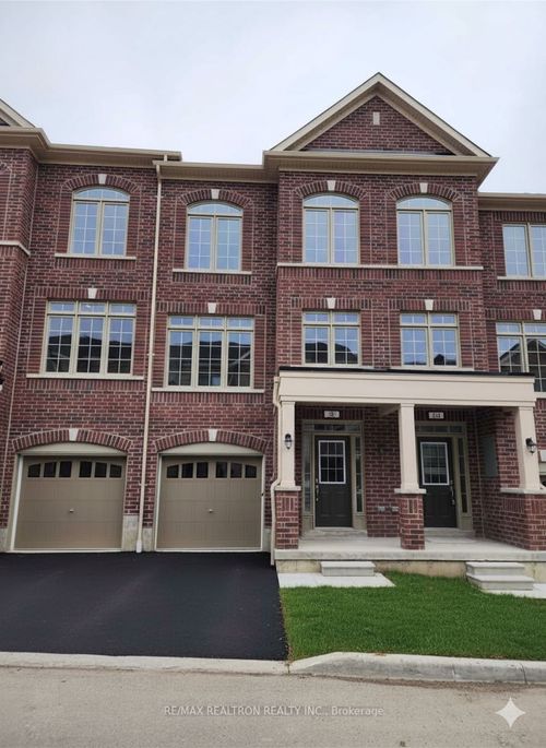 8 Royal Collection Way, Whitby, ON, L1P0P1 | Card Image