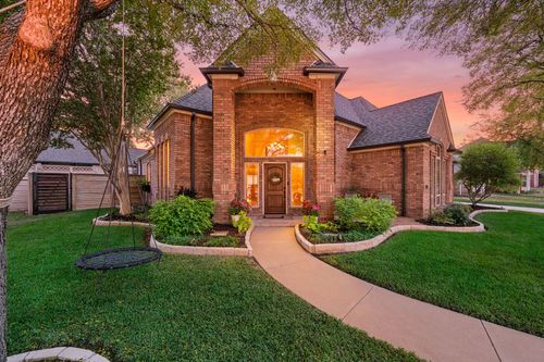 2736 Woodbridge Dr, Hurst, TX, 76054-2422 | Card Image