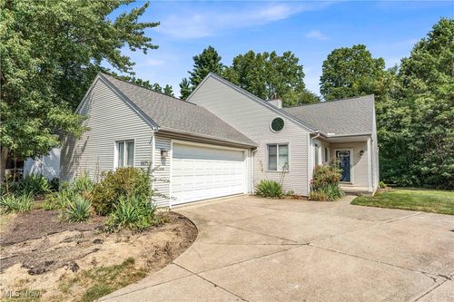142-6671 Laurel Ln, Olmsted Falls, OH, 44138-2736 | Card Image