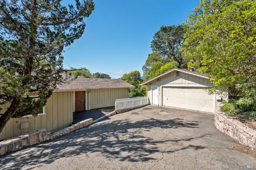 888 Watson Rd, Ukiah, CA, 95482-4145 | Card Image