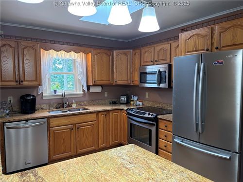 1820 Beechwood Dr, South Charleston, WV, 25303-2205 | Card Image