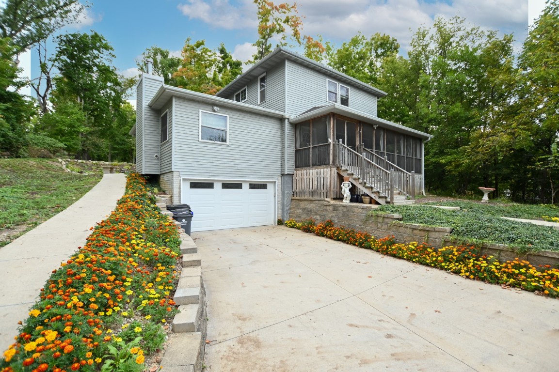 Coldstream Ave, Cedar Rapids, IA 52402