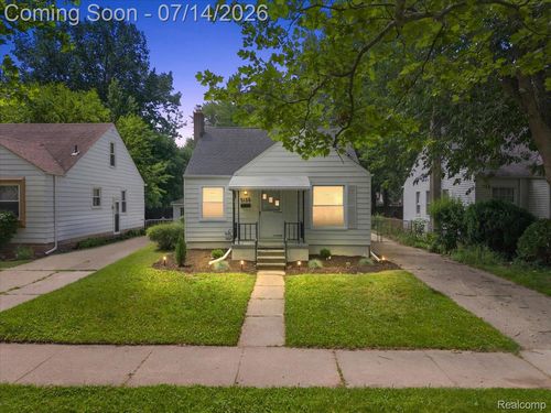 2155 E 8 Mile Rd, Grosse Pointe Woods, MI, 48236-1053 | Card Image