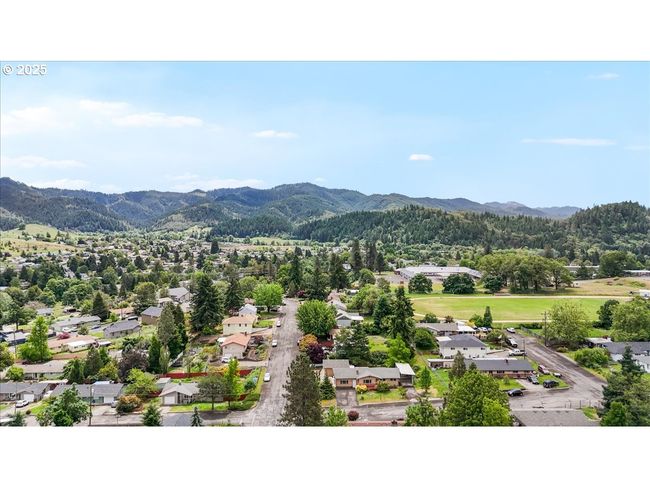 744 Ne Craig St, House other with 4 bedrooms, 3 bathrooms and 2 parking in Myrtle Creek OR | Image 35