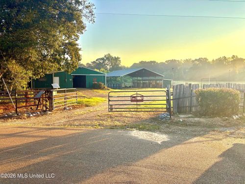 253 W Petros Rd, Pearl, MS, 39208-9502 | Card Image