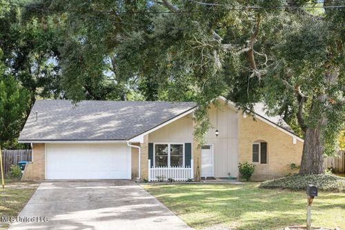 8 Hartford Pl, Gulfport, MS, 39507-2241 | Card Image