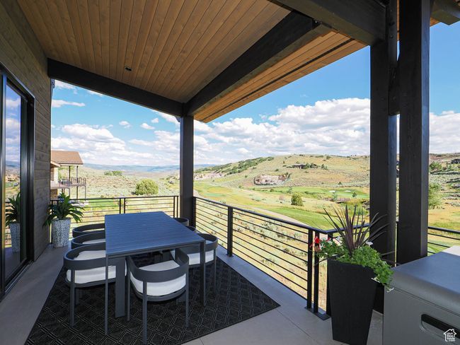 Balcony with a rural view | Image 11