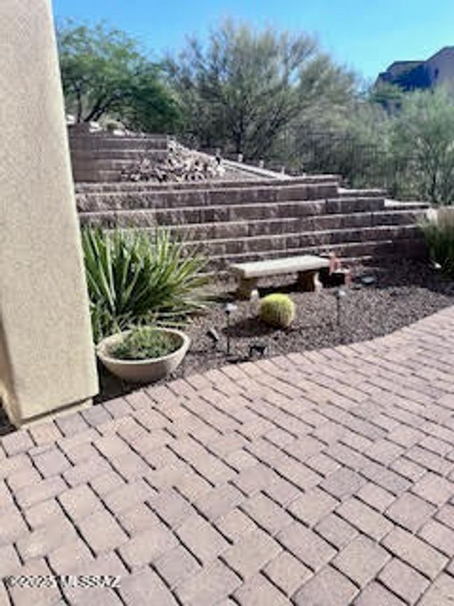 Court yard | Image 4