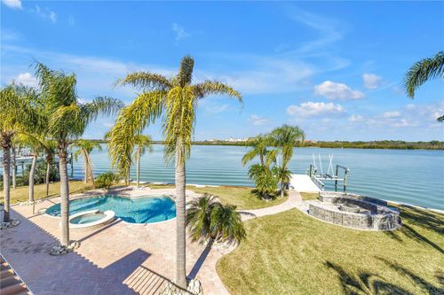 583 Crystal Dr, Madeira Beach, FL, 33708-2364 | Card Image