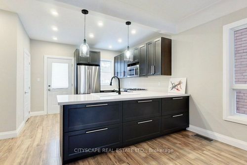 39 Holton Ave N, Hamilton, ON, L8L6H3 | Card Image