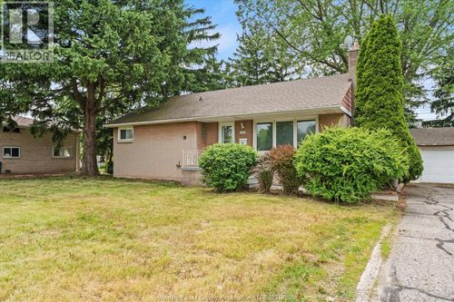 4065 Dougall Ave, Windsor, ON, N9G1X4 | Card Image