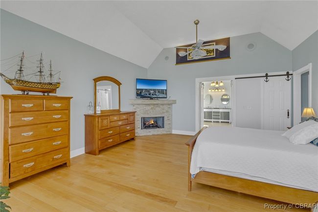 Vaulted ceilings! | Image 25