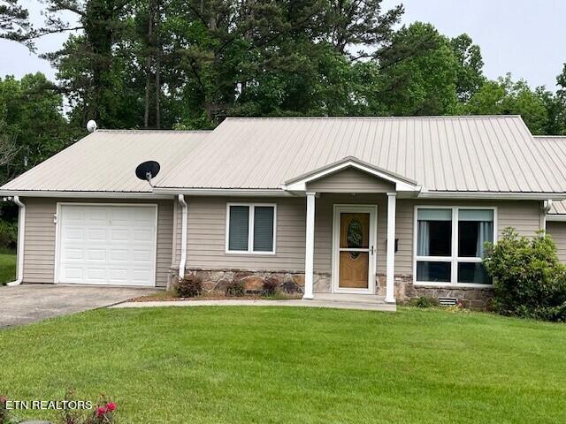 Wood Ln, Sparta, TN 38583
